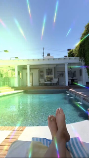 Maria Menounos feet photo thumbnail