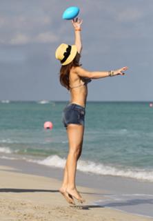 Maria Menounos feet photo thumbnail