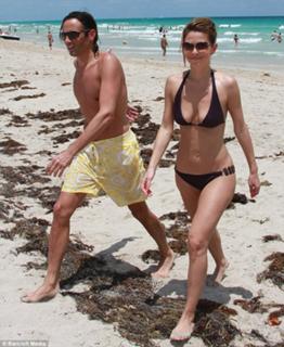 Maria Menounos feet photo thumbnail