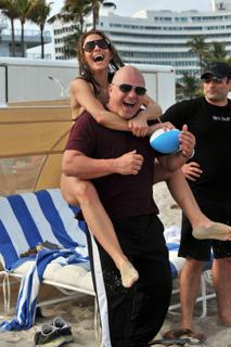 Maria Menounos feet photo thumbnail