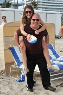 Maria Menounos feet photo thumbnail