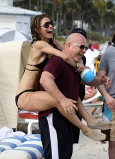 Maria Menounos feet photo thumbnail