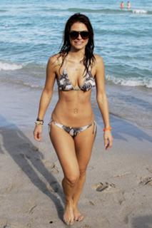 Maria Menounos feet photo thumbnail