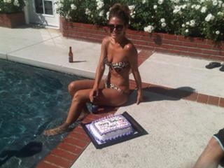 Maria Menounos feet photo thumbnail