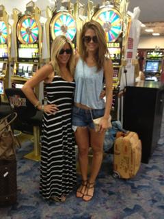 Maria Menounos feet photo thumbnail