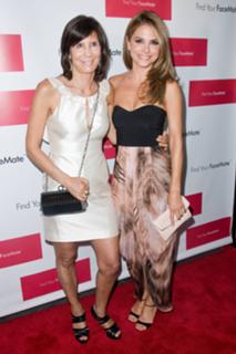 Maria Menounos feet photo thumbnail