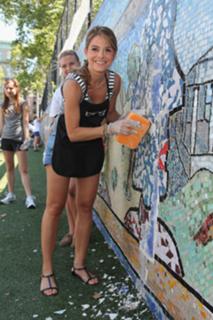 Maria Menounos feet photo thumbnail