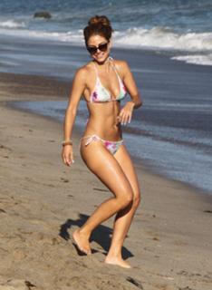 Maria Menounos feet photo thumbnail