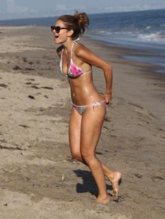 Maria Menounos feet photo thumbnail