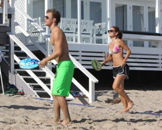 Maria Menounos feet photo thumbnail