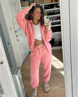 Maria Menounos feet photo thumbnail