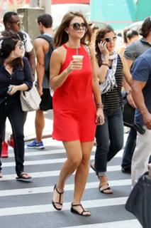 Maria Menounos feet photo thumbnail