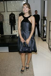 Maria Menounos feet photo thumbnail