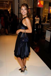 Maria Menounos feet photo thumbnail