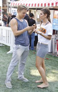 Maria Menounos feet photo thumbnail