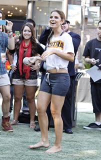 Maria Menounos feet photo thumbnail