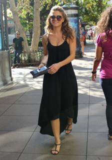 Maria Menounos feet photo thumbnail