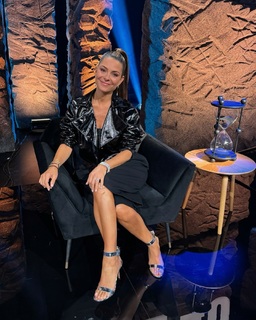 Maria Menounos feet photo thumbnail