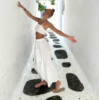 Maria Menounos feet photo thumbnail