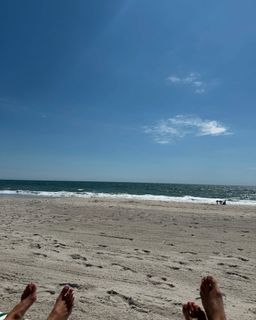 Maria Menounos feet photo thumbnail