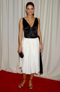 Maria Menounos feet photo thumbnail