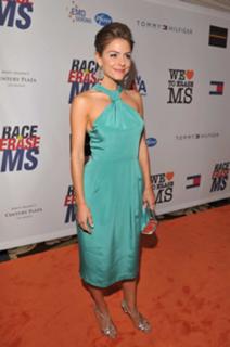 Maria Menounos feet photo thumbnail