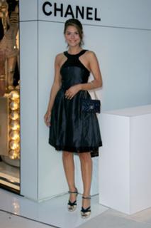 Maria Menounos feet photo thumbnail