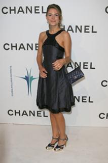 Maria Menounos feet photo thumbnail