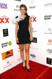 Maria Menounos feet photo thumbnail