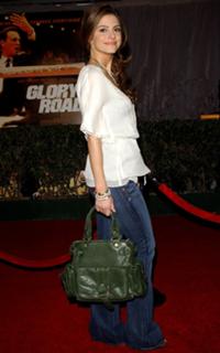 Maria Menounos feet photo thumbnail