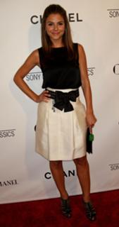 Maria Menounos feet photo thumbnail