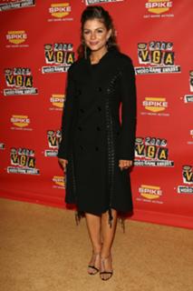 Maria Menounos feet photo thumbnail