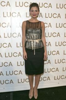 Maria Menounos feet photo thumbnail