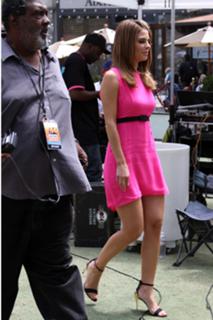 Maria Menounos feet photo thumbnail