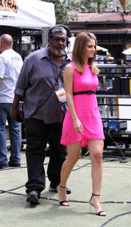 Maria Menounos feet photo thumbnail