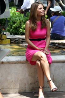 Maria Menounos feet photo thumbnail