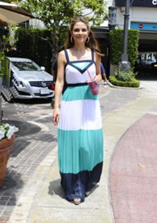 Maria Menounos feet photo thumbnail