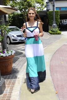 Maria Menounos feet photo thumbnail