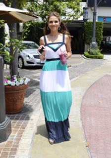 Maria Menounos feet photo thumbnail