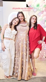 Maria Nicolly feet photo thumbnail