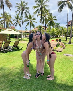 Maria Nicolly feet photo thumbnail