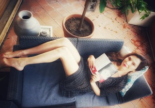 Maria Pia Calzone feet photo 9