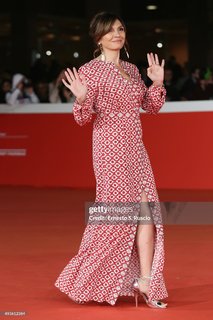 Maria Pia Calzone feet photo 18