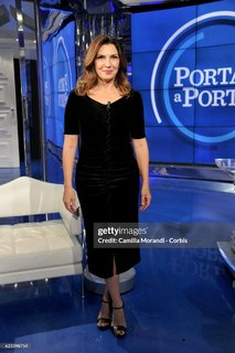 Maria Pia Calzone feet photo 5