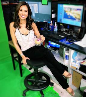 Maria Quiban feet photo thumbnail