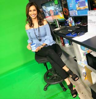 Maria Quiban feet photo thumbnail