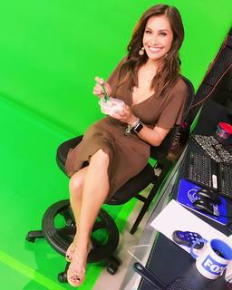 Maria Quiban feet photo thumbnail