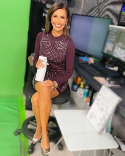 Maria Quiban feet photo thumbnail