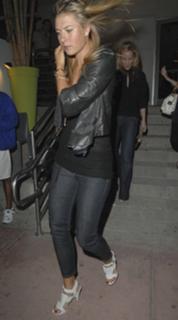 Maria Sharapova feet photo thumbnail