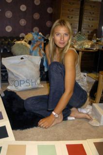 Maria Sharapova feet photo thumbnail